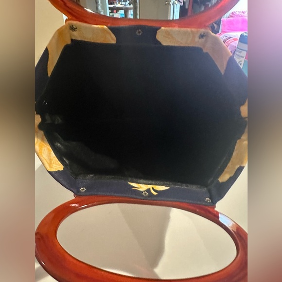 Vintage Lady Pride folding tote - Picture 5 of 6